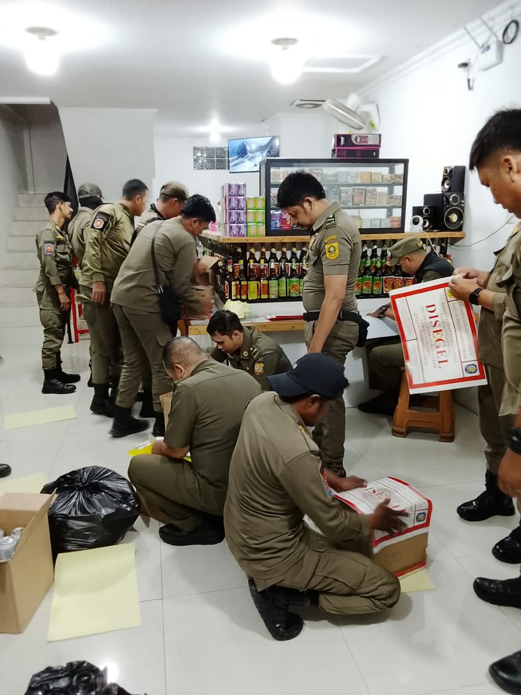 Pemkab Bogor amankan 1.482 botol miras di Terminal Cibinong
