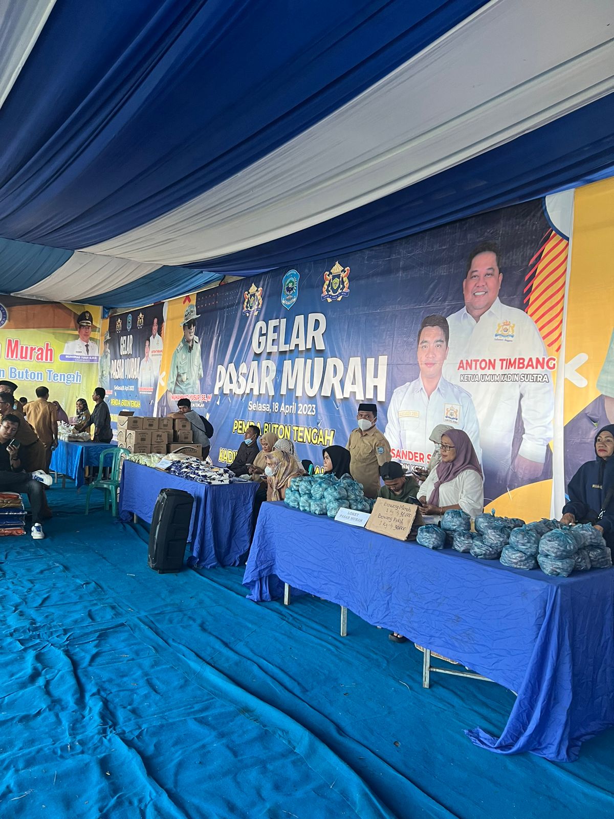 Kadin Sultra Melalui Kadin Baubau Melakukan Launching Penyaluran Beras Dan Pasar Murah Di Kabupaten Buteng