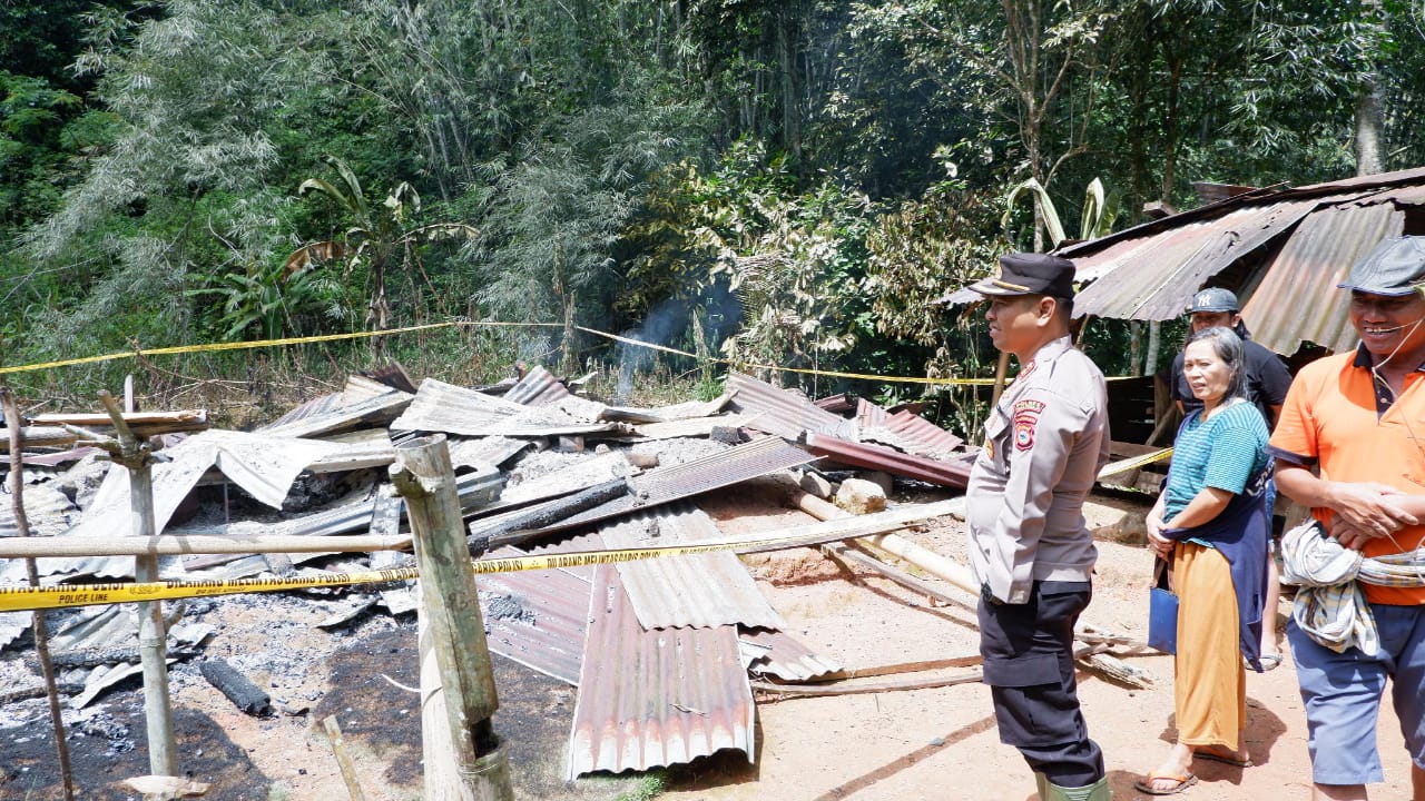 Kapolres Tana Toraja Terjun Lansung Ke Lokasi Kebakaran Yang Menelan Korban Jiwa 2023