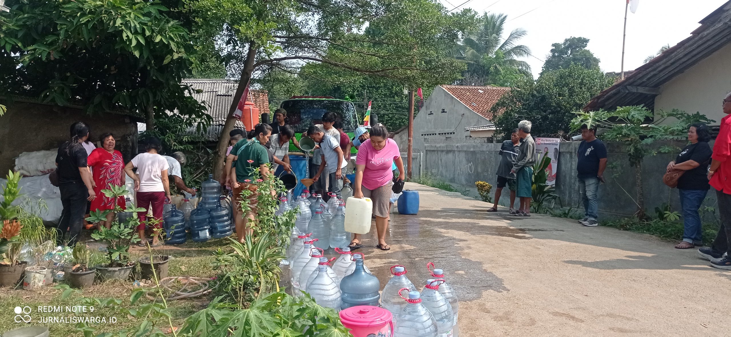 Jasiman Sitorus,S.Kom.,MM Kembali Salurkan Bantuan Air Bersih Tahap ke 2 di Kp.Wates Rancabungur Bogor