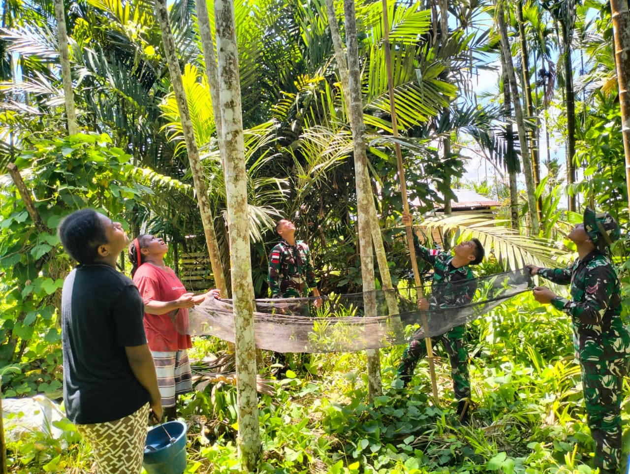Kitorang Bersaudara Moto Program Keluarga Asuh Satgas Yonif 122/TS Di Tanah Papua