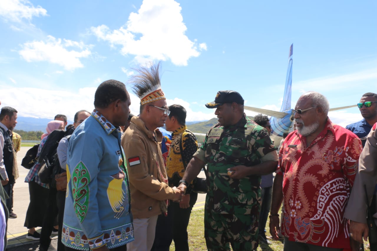 Dandim Jayawijaya Sambut Kunjungan Kerja Menko PMK di Papua Pegunungan 2023