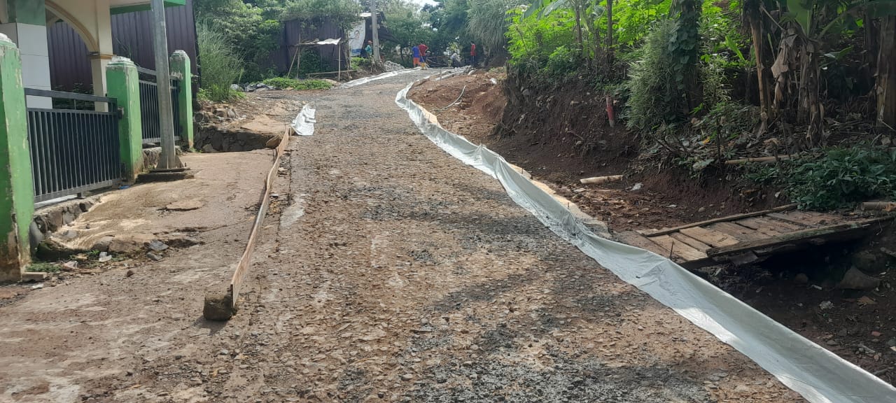 Jalan Yang Rusak di Kampung Cimanggurang Desa Cijayanti Dibetonisasi 2023