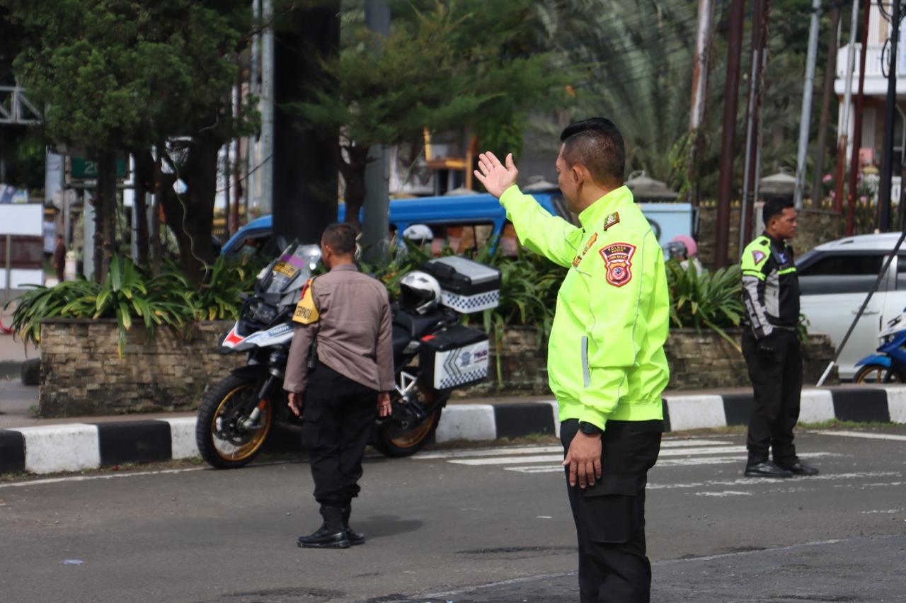 Kapolres Bogor Beserta Jajaran Laksanakan Pemantauan Jalur Wisata Puncak Pasca Idul Fitri 1446 H