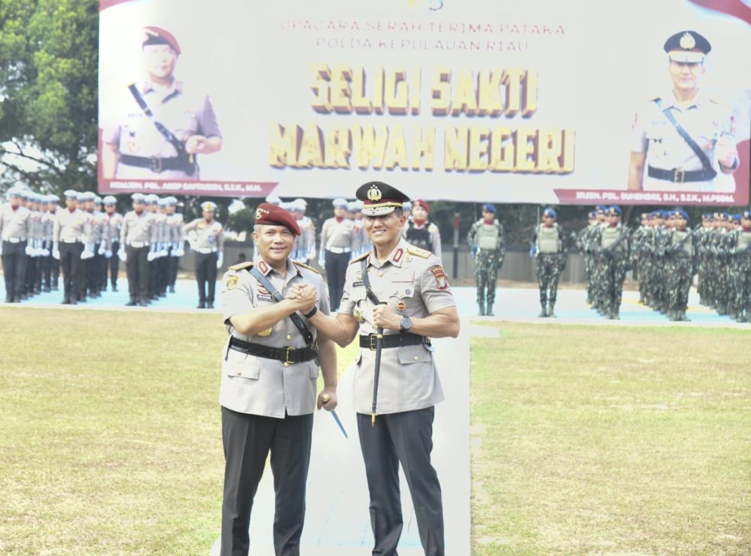 Upacara Farewell and Welcome Parade Kapolda Kepri Baru