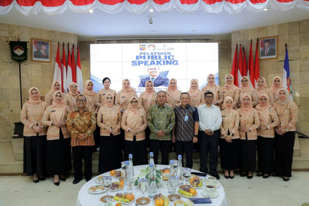 DWP Kota Bogor dalam pelatihan public speaking