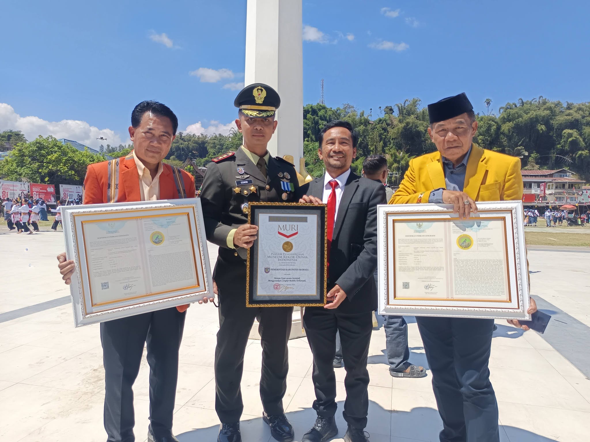 Masyarakat Mamasa Pecahkan Rekor Dunia Minum Kopi Pakai Cangkir Bambu 2026