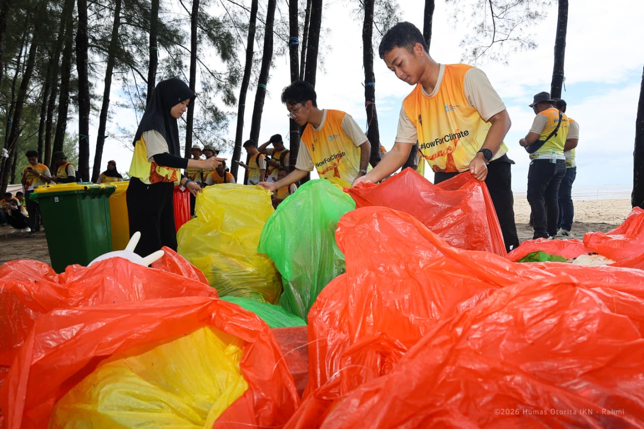 Kepala Otorita IKN Perkuat Aksi Iklim Lewat Tanam 350 Mangrove