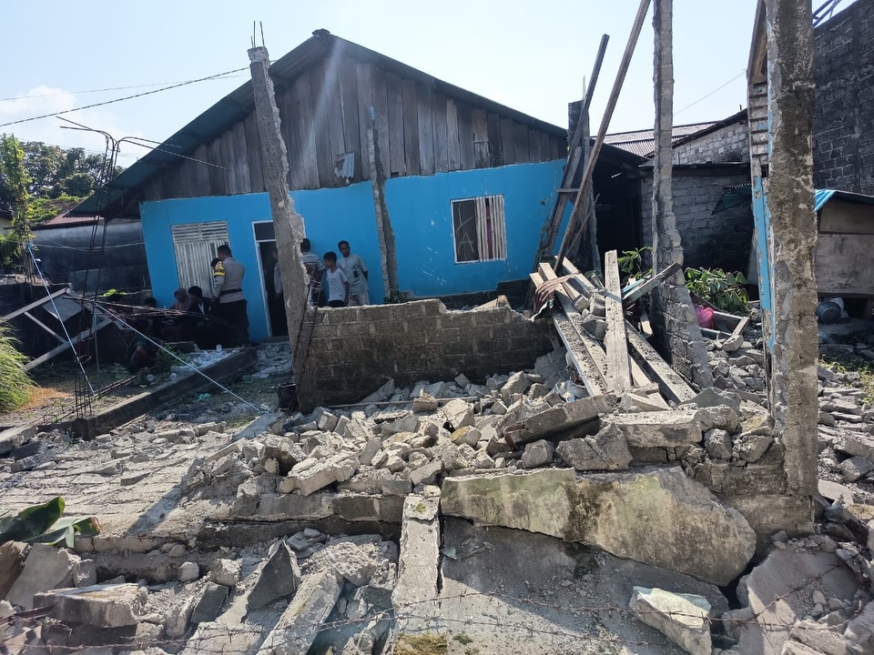 Presiden Prabowo Subianto bergerak cepat merespons kejadian yang terjadi di Provinsi Sulawesi Utara dan Maluku Utara, khususnya di Kota Bitung, Kota Ternate, serta Pulau Batang Dua. Sejak pagi hari, Kepala Negara telah menerima laporan awal dari Kepala Badan Nasional Penanggulangan Bencana (BNPB) dan langsung menginstruksikan langkah tanggap darurat untuk melindungi masyarakat terdampak.