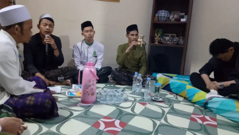 Pembina Majelis Ratu Lela Amrin Silaturahmi, Santuni Yatim dan Jamaah di Sukadamai Dramaga