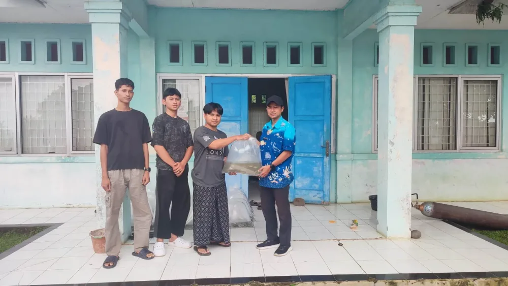 Upt BBI Bitung Bersama DPC AJWI Kabupaten Bogor Serahkan 15.000 Benih Nila Kepada 3 Kelompok Tani Wujudkan Ketahanan Pangan