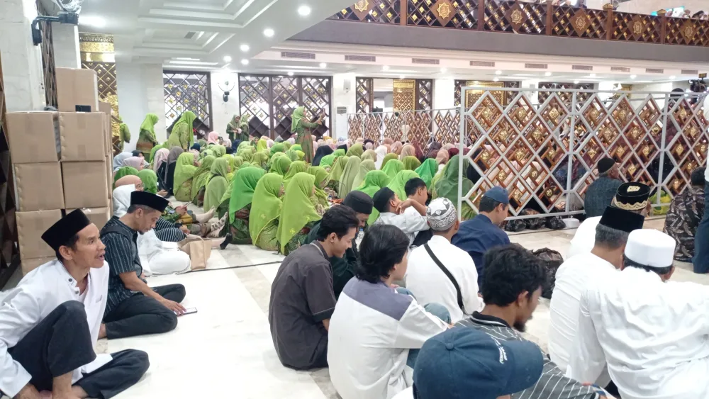 Bupati Bogor Rudy Susmanto Satukan Ribuan Umat Doa Bersama Akhir Tahun 2025 di Masjid Raya Nurul Wathon Pakansari