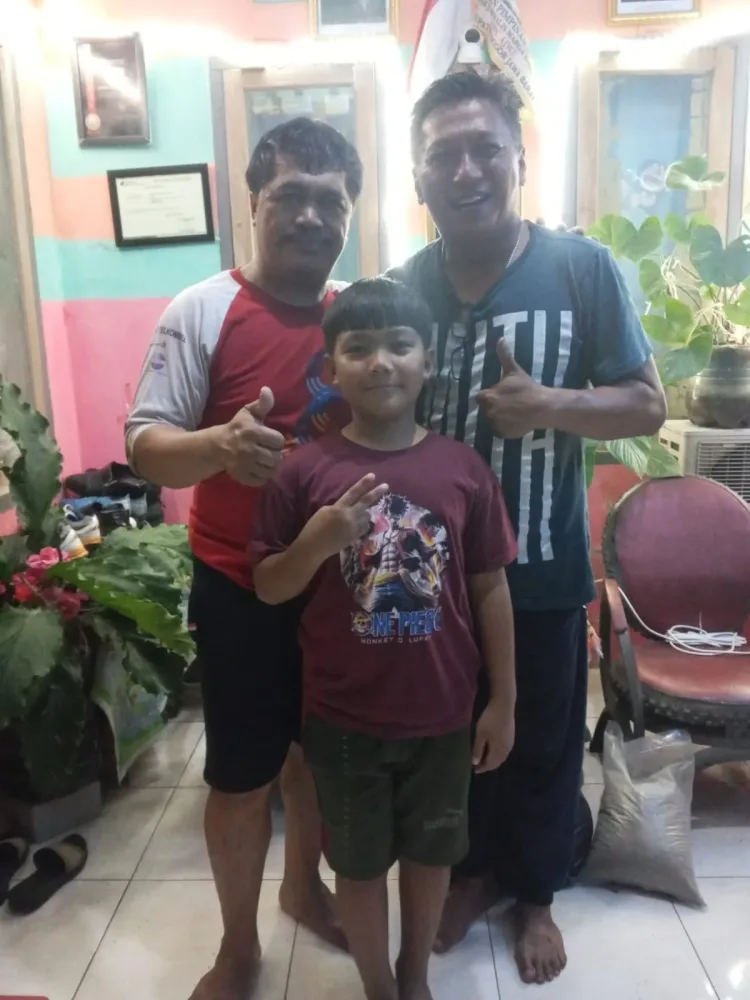 Dorong Swasembada Pangan, AJWI Bogor Serahkan Indukan Lele ke Petani Cisarua