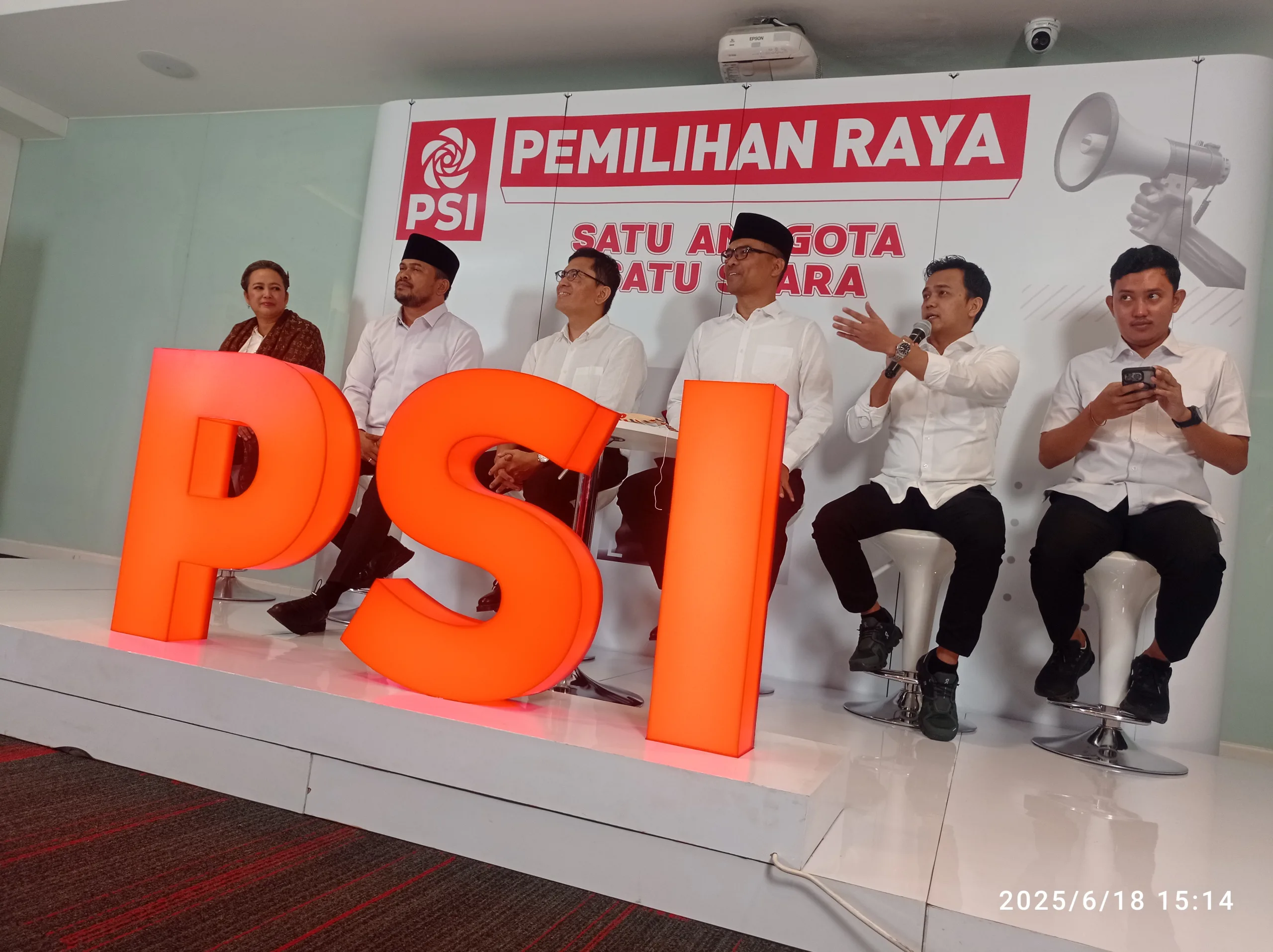 Bro Ronald Siap Ubah Wajah PSI: Akhiri Citra Dinasti, Gaungkan Politik Pelayanan