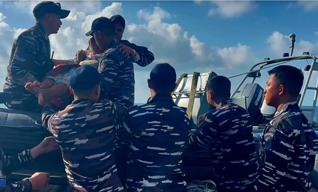 TNI AL Evakuasi Dua Korban Selamat KLM Nurul Salsa di Selayar 2026