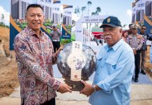 Kepala Otorita IKN: PMA Asal Tiongkok Investasi Rp1,25 Triliun Perkuat Kepercayaan Global Kepala Otorita IKN: PMA Asal Tiongkok Investasi Rp1,25 Triliun Perkuat Kepercayaan Global