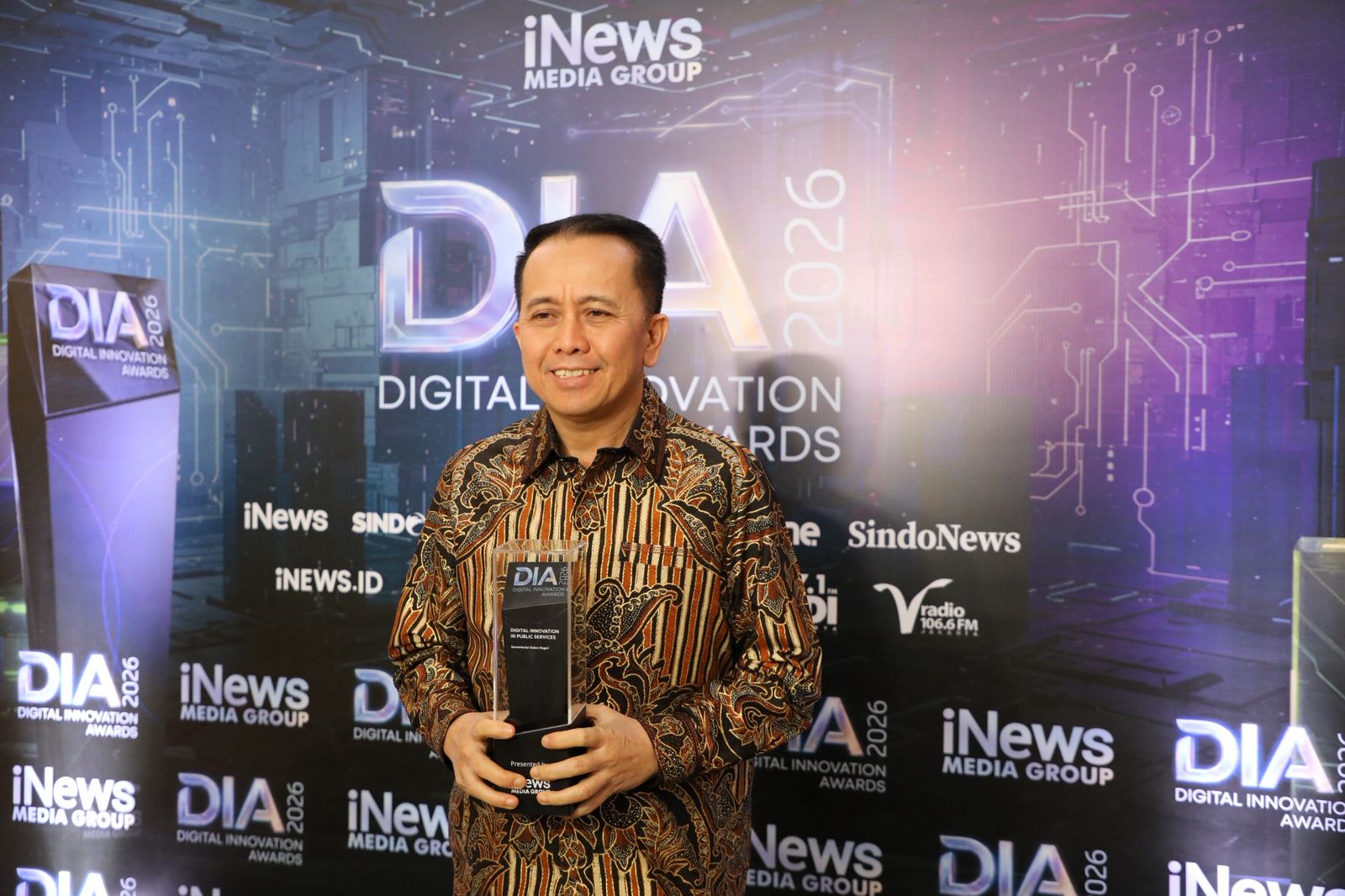 Dirjen Keuangan Daerah Agus Fatoni Terima Penghargaan Digital Innovation Award 2026