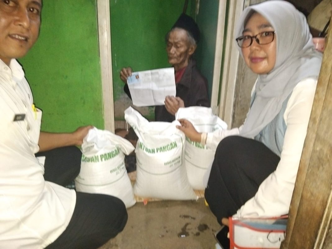 Camat Cibinong Acep Sajidin Sigap Tindaklanjuti Aduan AJWI, Warga Nanggewer Terdata Desil 3