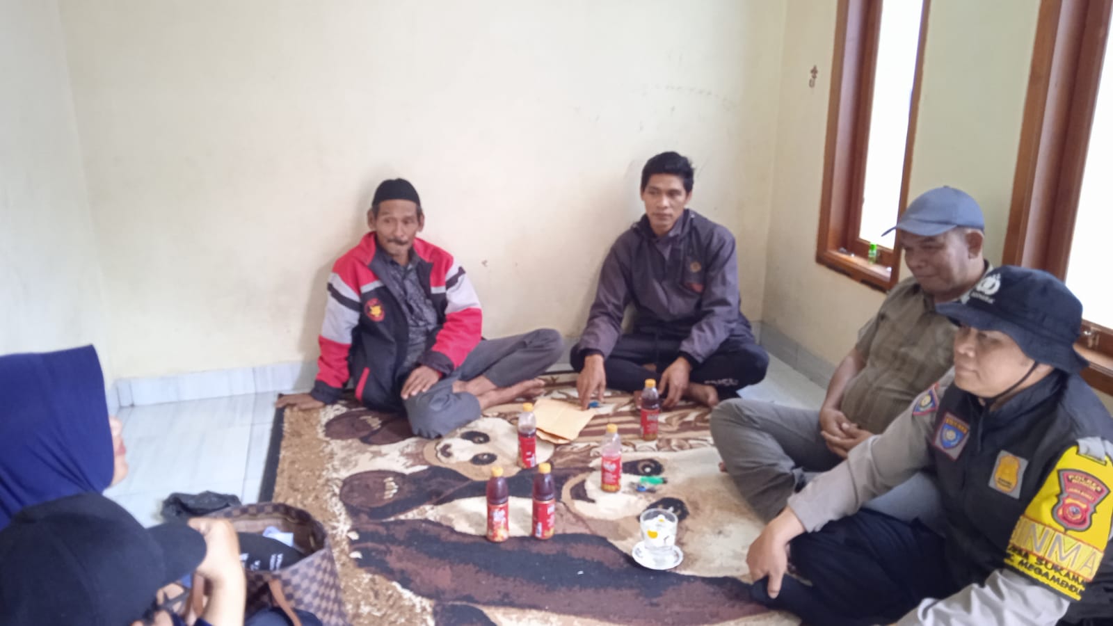 Bhabinkamtibmas Megamendung Bogor sambangi warga Sukamahi, perkuat kamtibmas dan ajak masyarakat waspada terhadap potensi kriminalitas