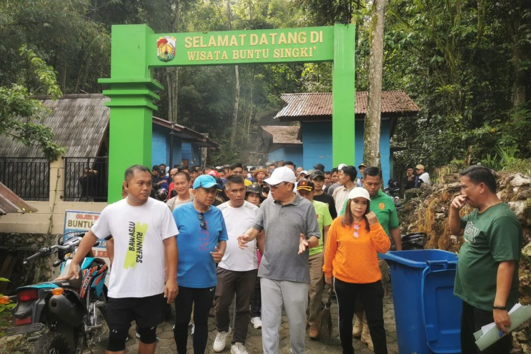 Gerakan Asri Dimulai, Bupati Frederik Victor Palimbong Tancap Gas Penataan Wisata Religi Bukit Singki 2026