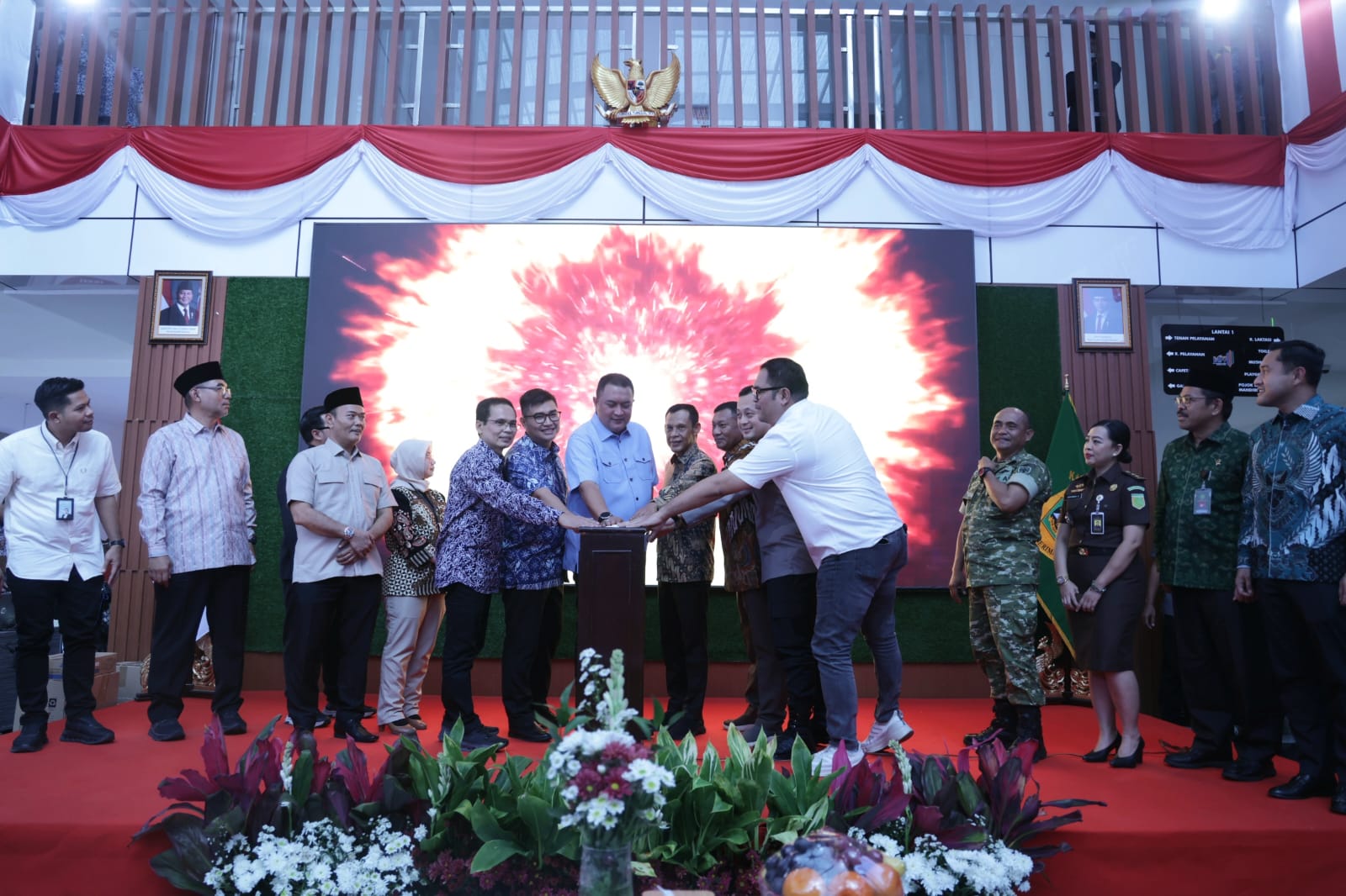 Rudy Susmanto Bawa Kabupaten Bogor Raih Rekor MURI Lewat Pelayanan Publik 100 Jam Nonstop