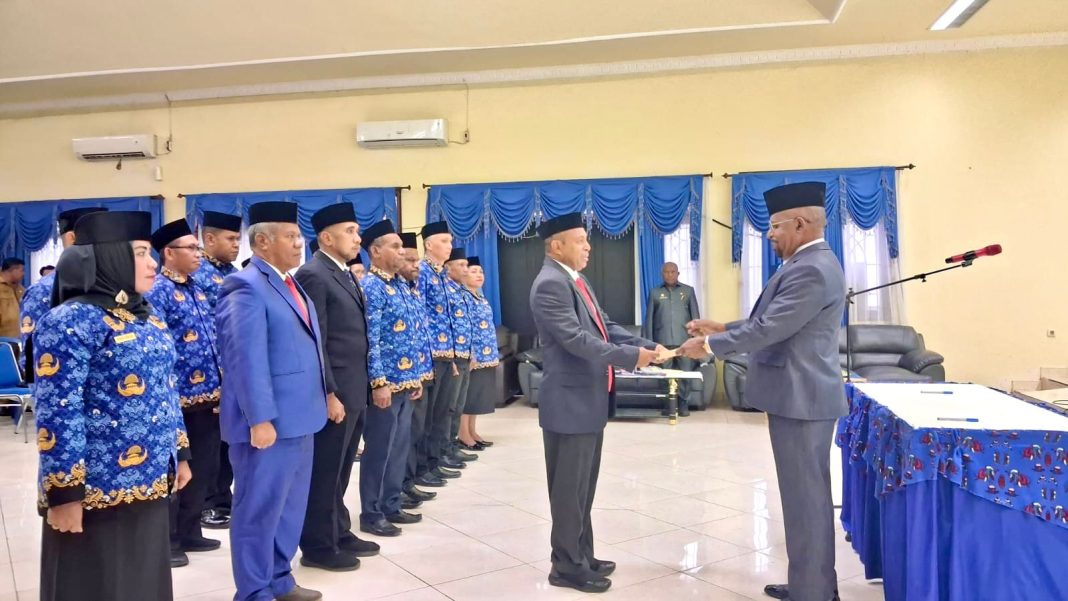 Bupati Yunus Wonda Lantik 24 Pejabat, Tekankan Kerja Cepat dan Pelayanan Publik Maksimal