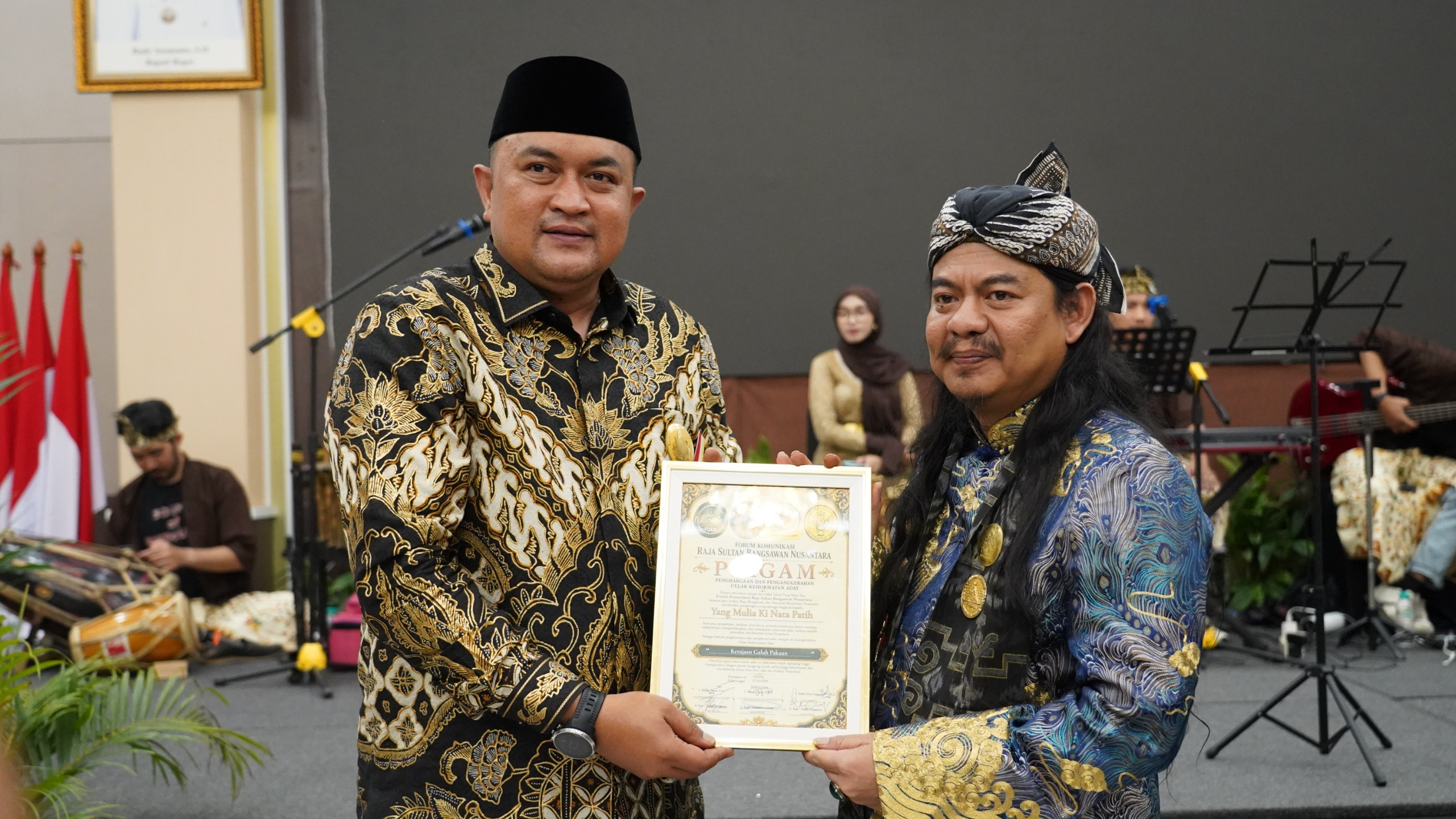 Bupati Bogor Rudy Susmanto Terima Tanda Kehormatan Kerajaan Nusantara 2026