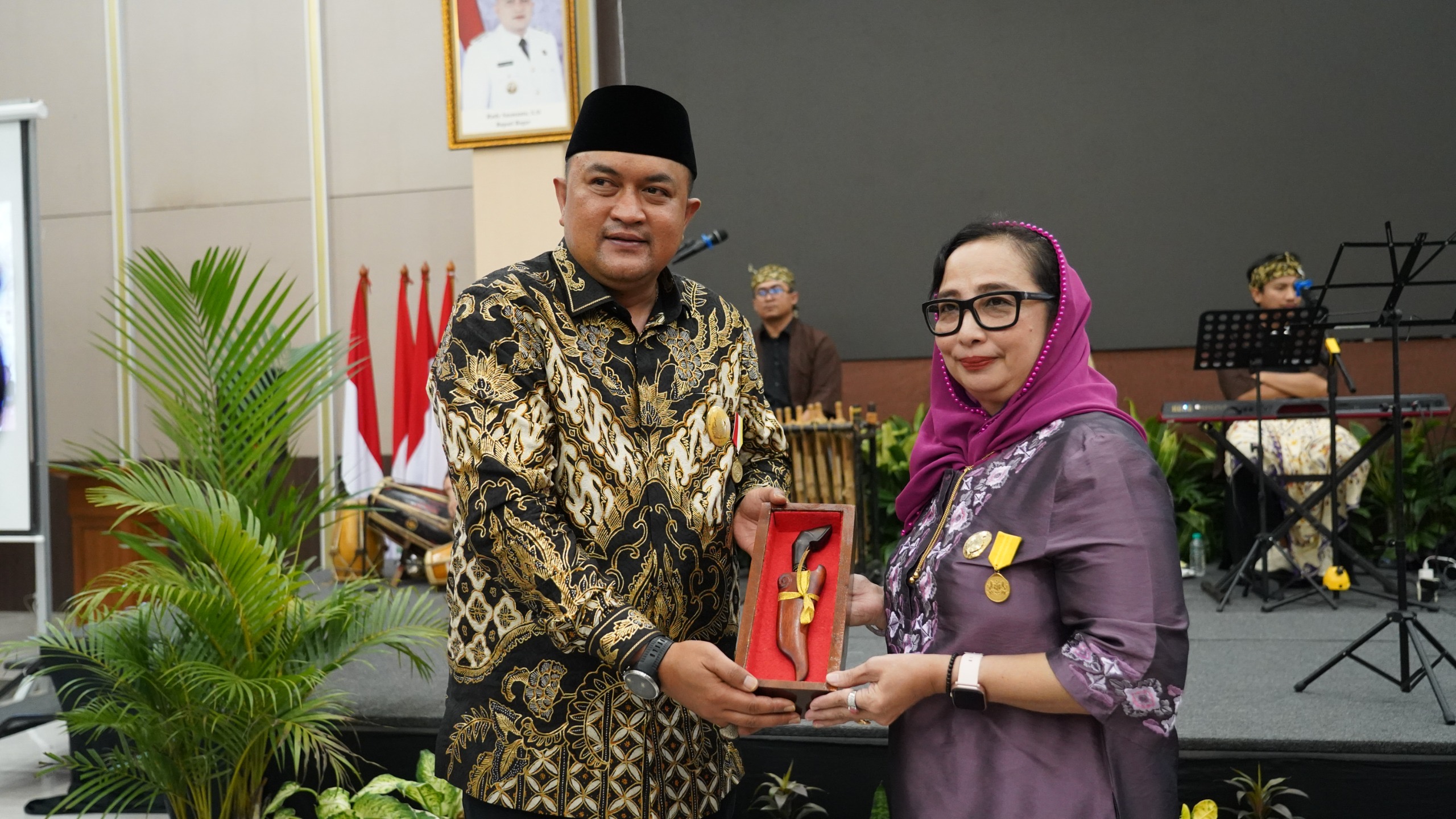 Bupati Bogor Rudy Susmanto Terima Tanda Kehormatan Kerajaan Nusantara 2026
