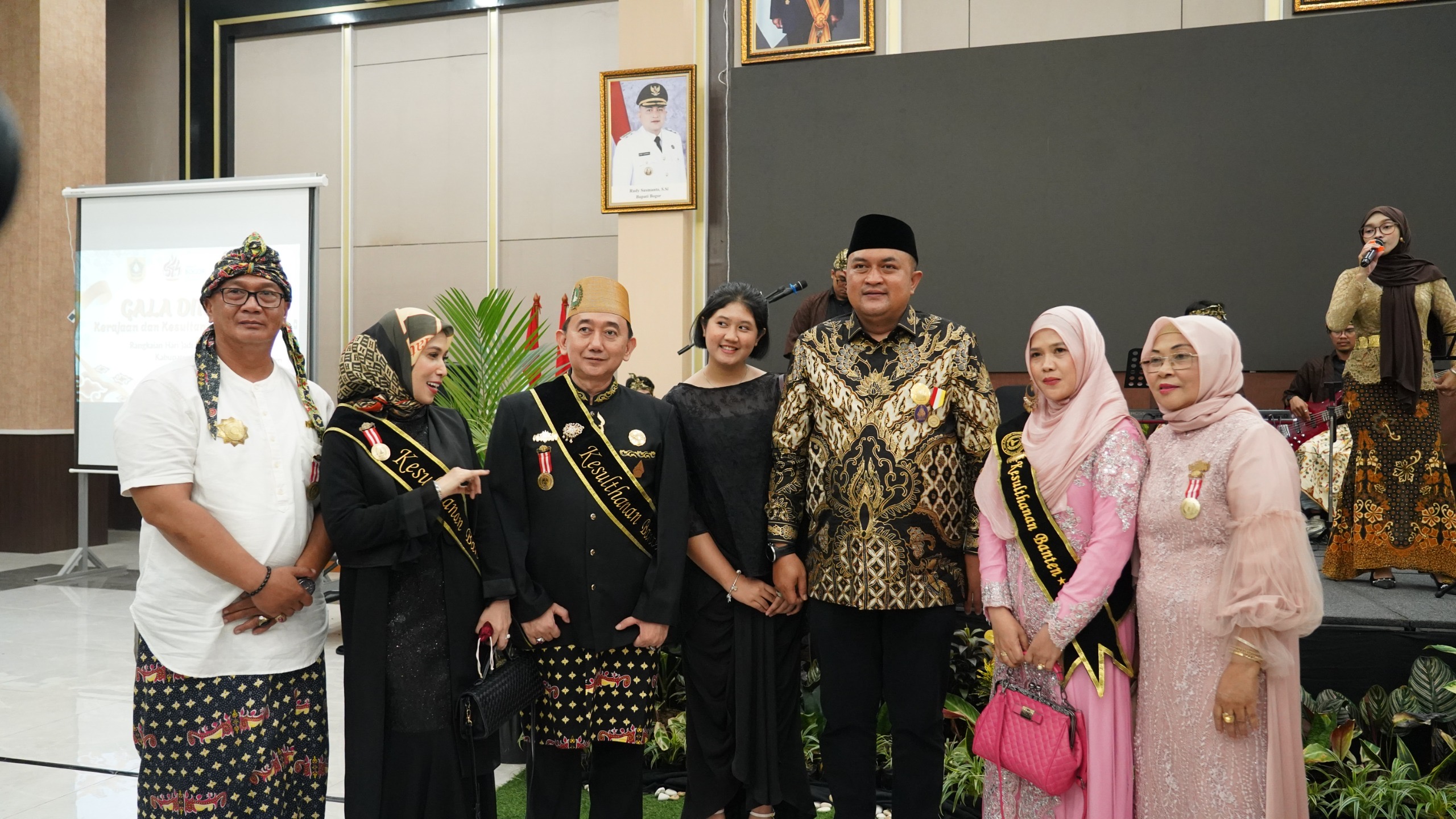 Bupati Bogor Rudy Susmanto Terima Tanda Kehormatan Kerajaan Nusantara 2026