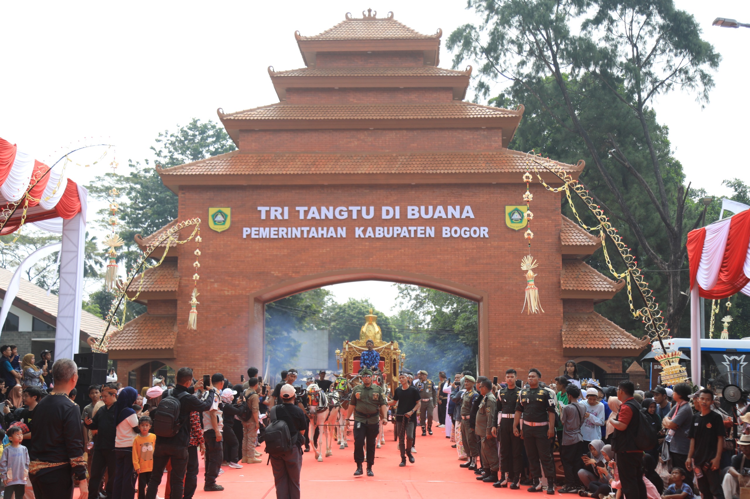 Bupati Bogor Tutup HJB ke-544 Lewat Helaran Budaya Pajajaran Anyar