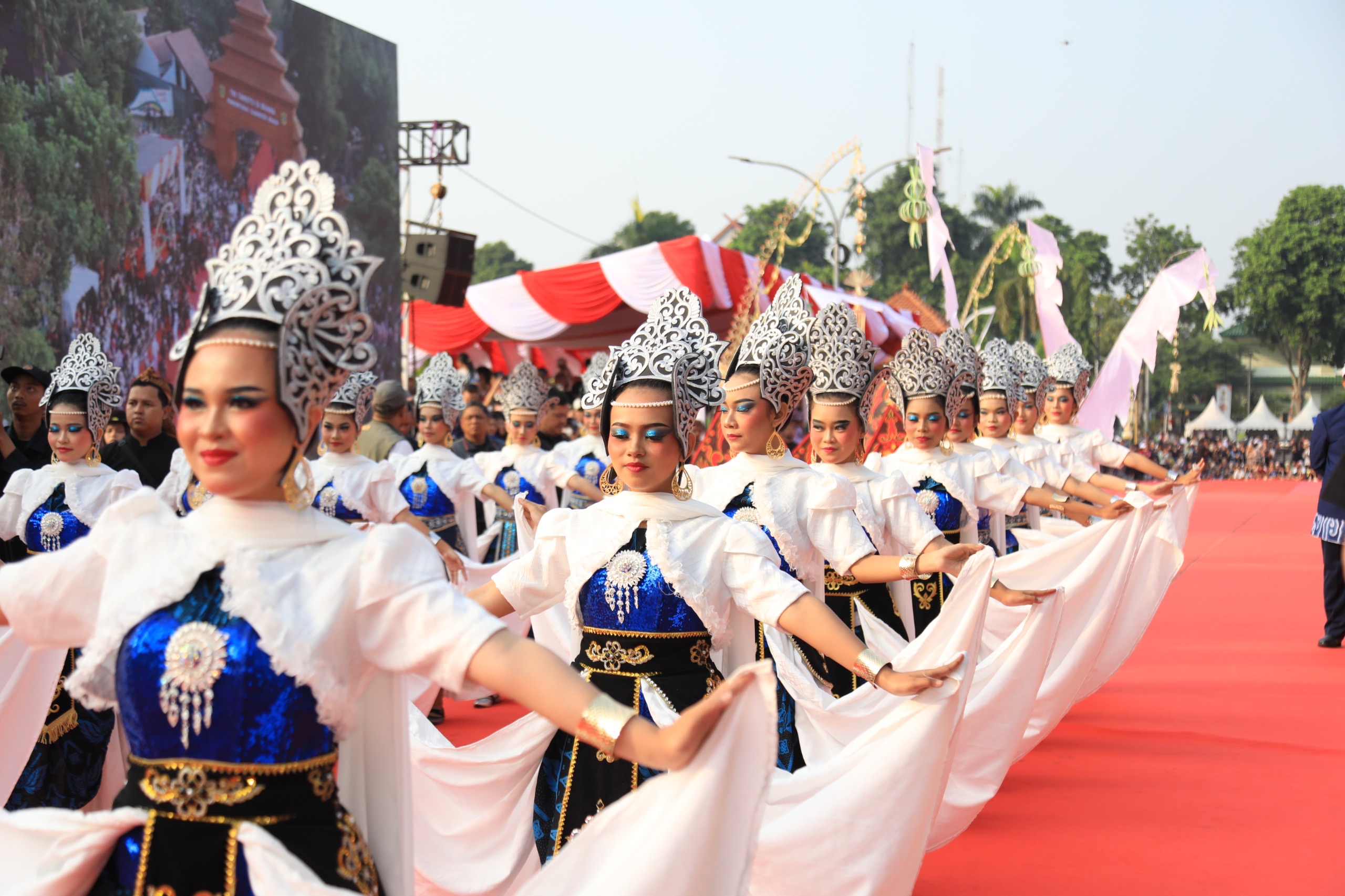 Bupati Bogor Tutup HJB ke-544 Lewat Helaran Budaya Meriah