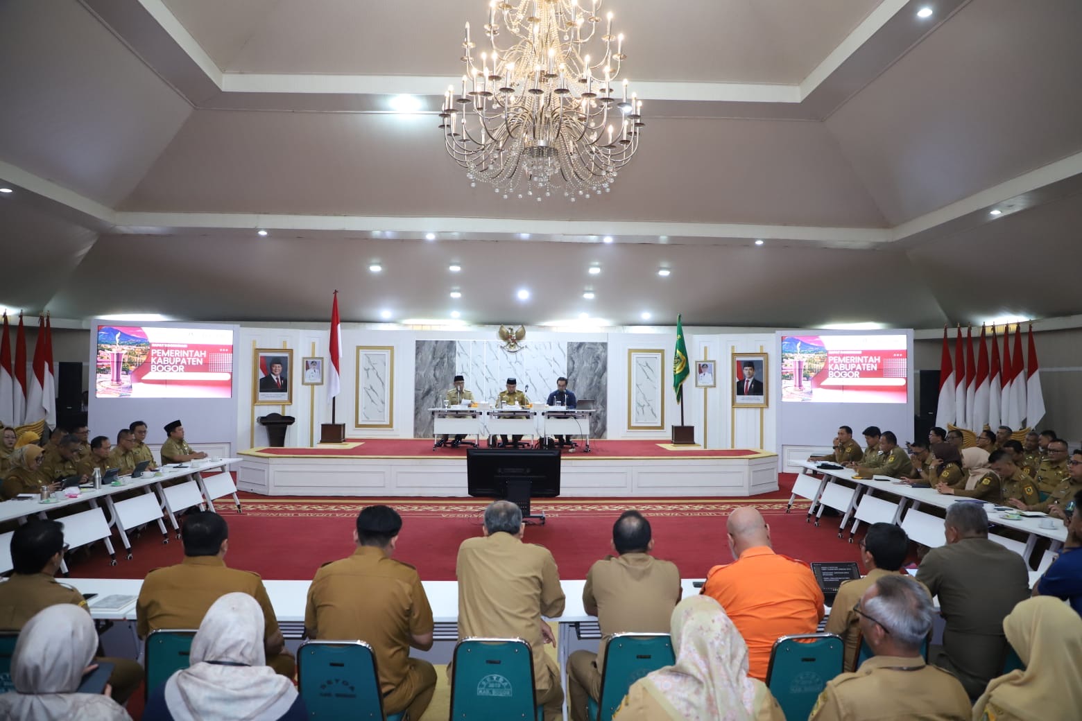 Bupati Bogor Rudy Susmanto memimpin rapat pemaparan Sensus Ekonomi 2026 di Kabupaten Bogor.
