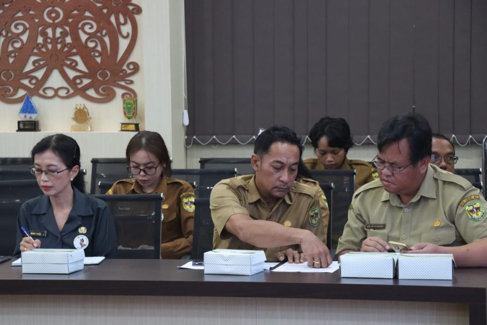 Wabup Efrensia Tekankan Pengelolaan Sampah Terpadu di Gunung Mas 2026