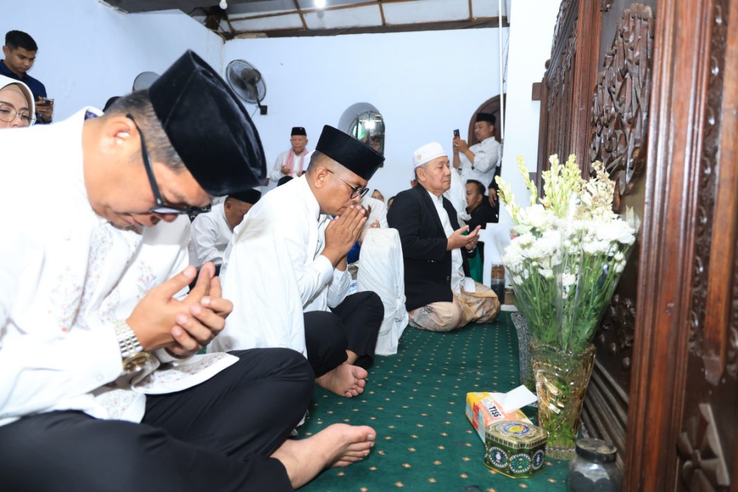 Gubernur Andra Soni dan ziarah makam Kesultanan
