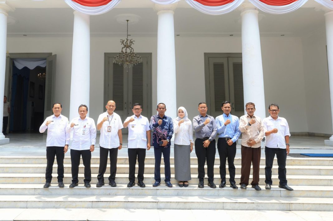 Strategi serapan tenaga kerja bagi lulusan SMK di Banten