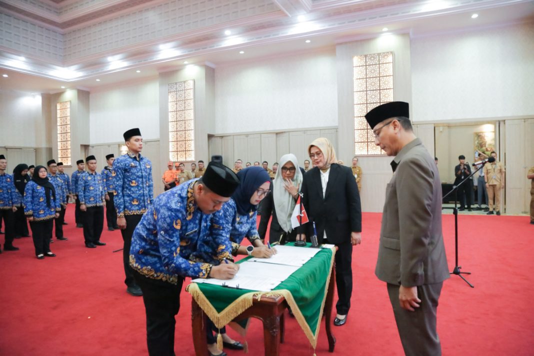 Pemprov Banten angkat 16 pejabat fungsional dan 5 PNS