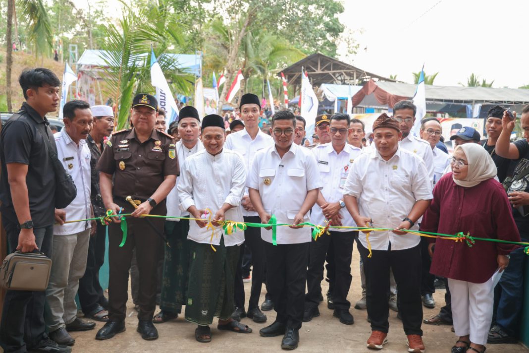 Jembatan Leuwi Kukuk yang dibangun secara swadaya