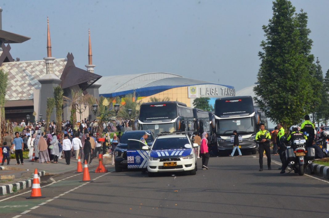 Perdana, Bupati Bogor Lepas Jamaah Haji Kloter 21 dari Masjid Raya Nurul Wathon