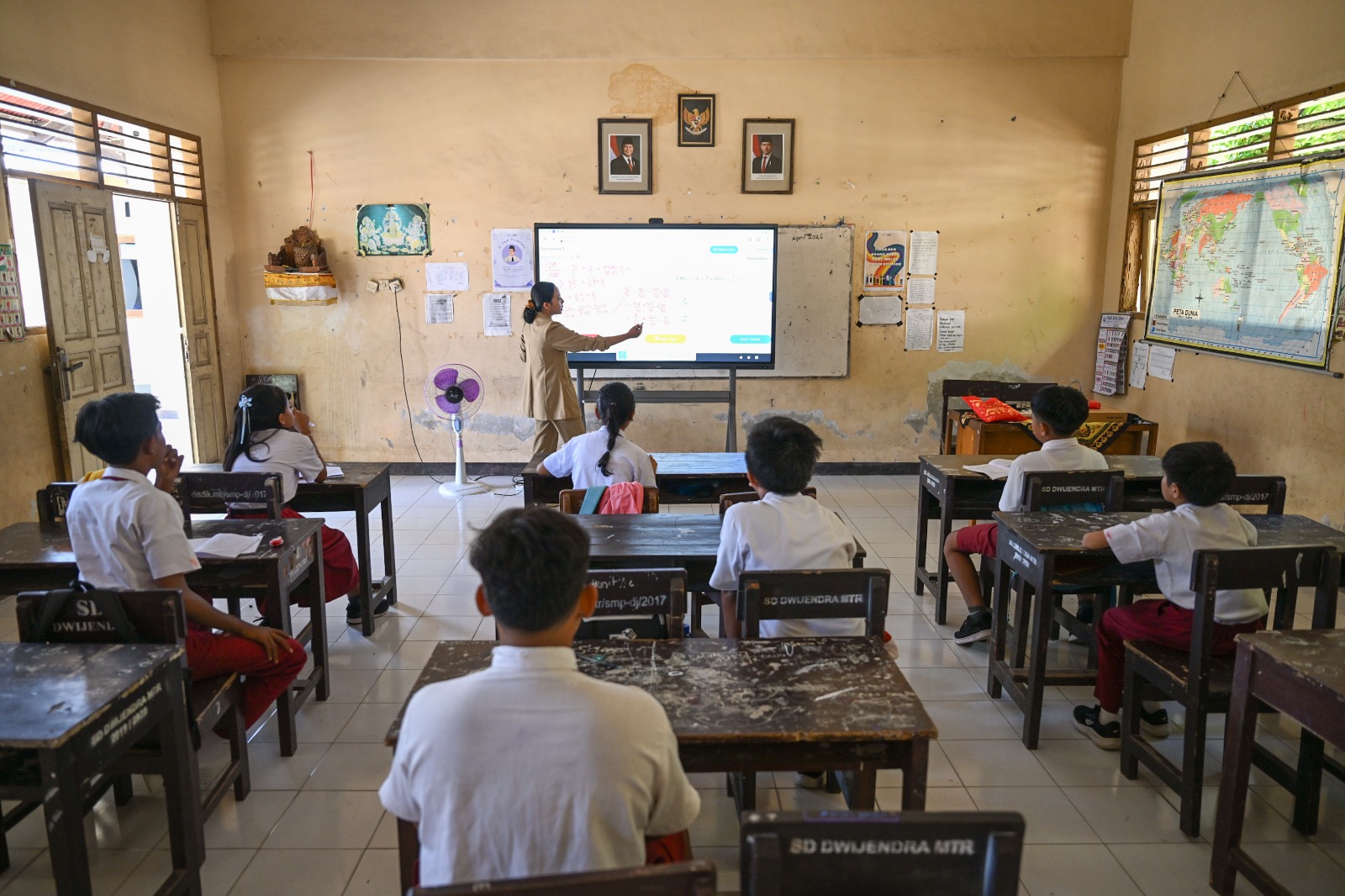 Mendikdasmen Abdul Mu’ti Percepat Digitalisasi Pendidikan di Teluk Bintuni, Ribuan Siswa Papua Barat Siap Nikmati Pembelajaran Modern 2026