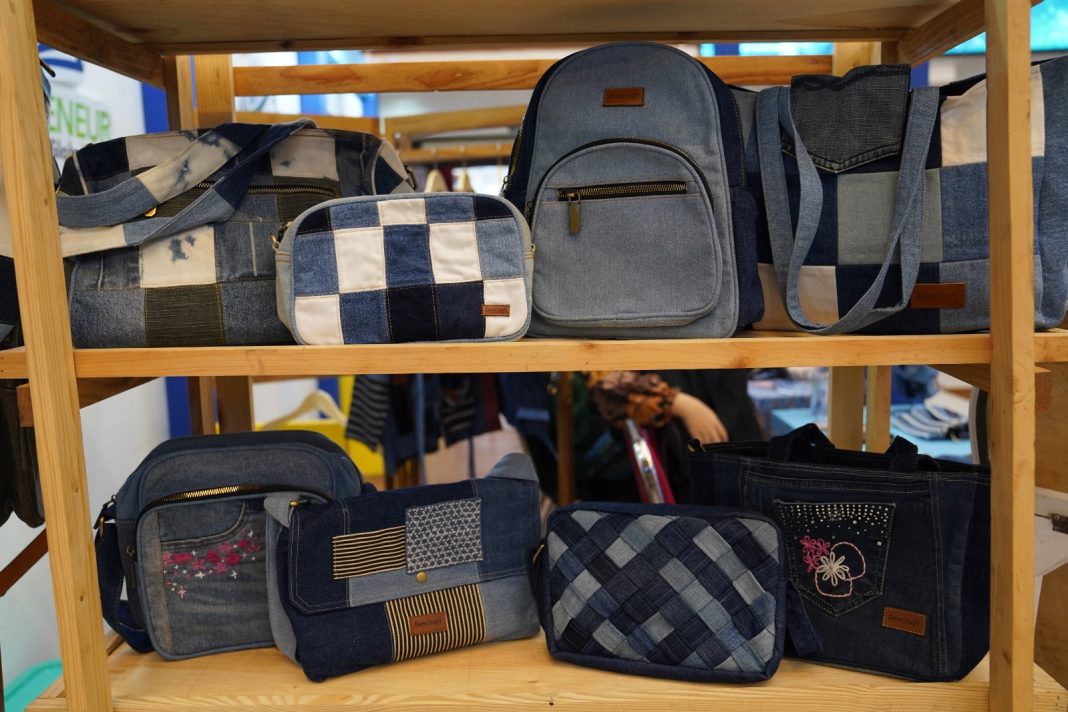 VersaLayer Ubah Limbah Denim Jadi Produk Bernilai, Dorong Kesadaran Fashion Berkelanjutan 2026