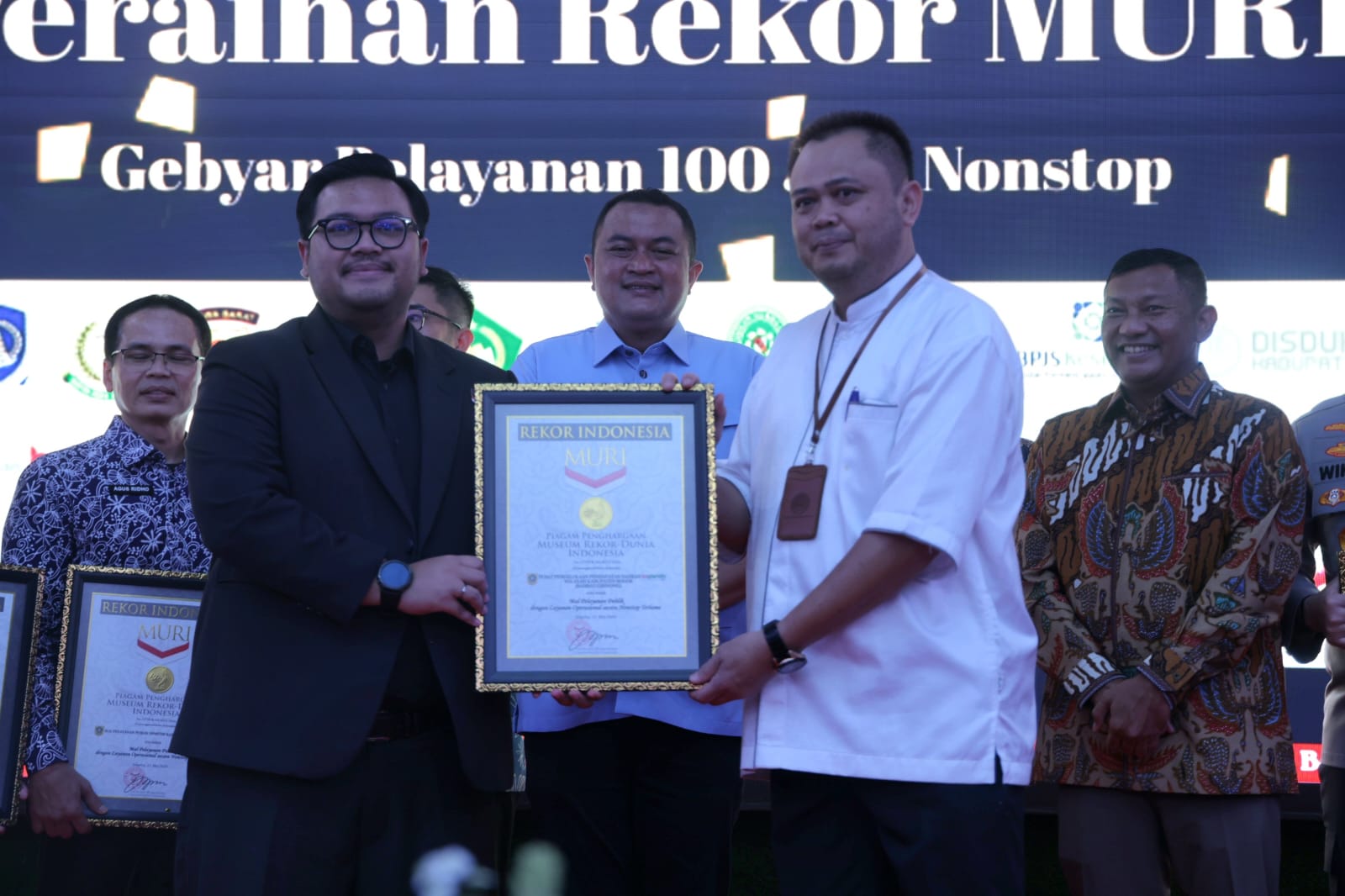 Prestasi Gemilang : Rudy Susmanto Bawa Kabupaten Bogor Raih Rekor MURI Lewat Pelayanan Publik 100 Jam Nonstop