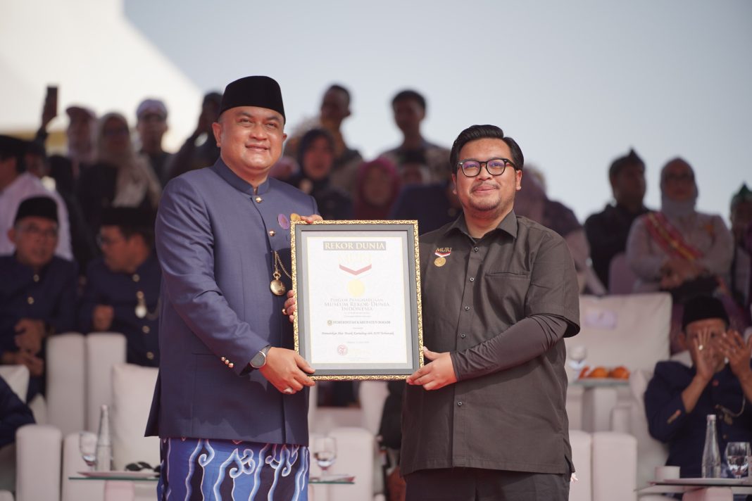 Bupati Bogor Rudy Susmanto Persembahkan Dua Rekor MURI di HJB 544