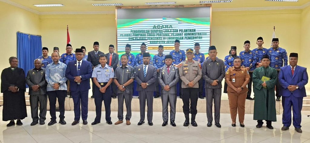 Bupati Yunus Wonda Lantik 24 Pejabat, Tekankan Kerja Cepat dan Pelayanan Publik Maksimal