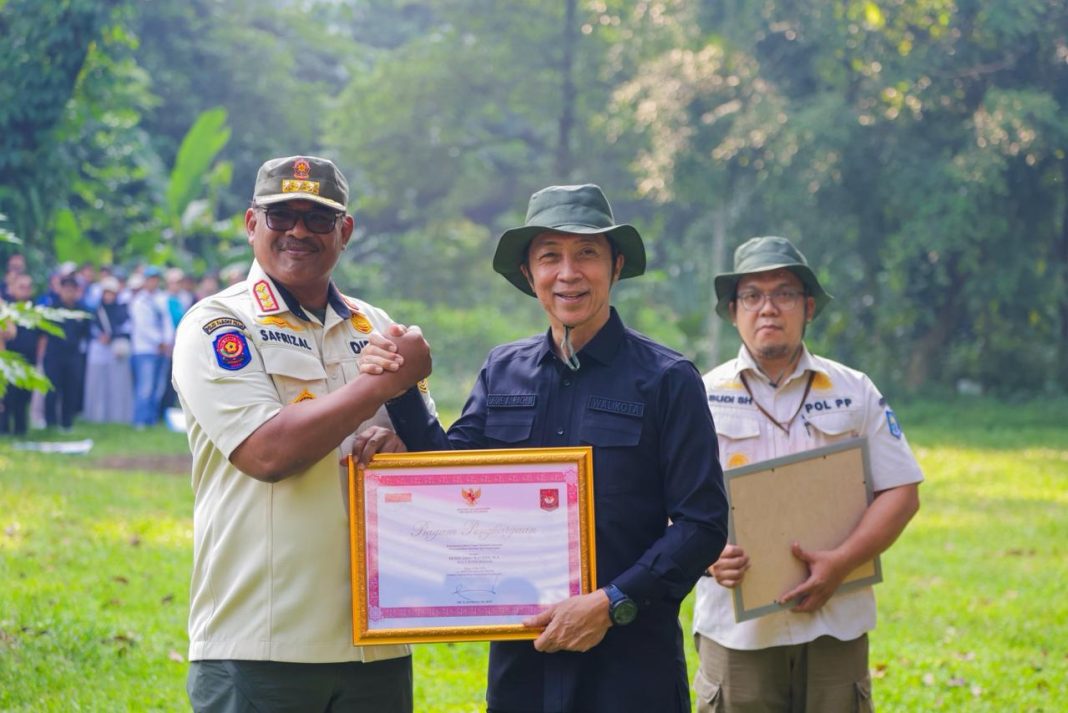 Dedie A. Rachim Raih Penghargaan Kemendagri, Bukti Nyata Komitmen Pemkot Bogor Wujudkan Kota Bersih dan Berkelanjutan 2026