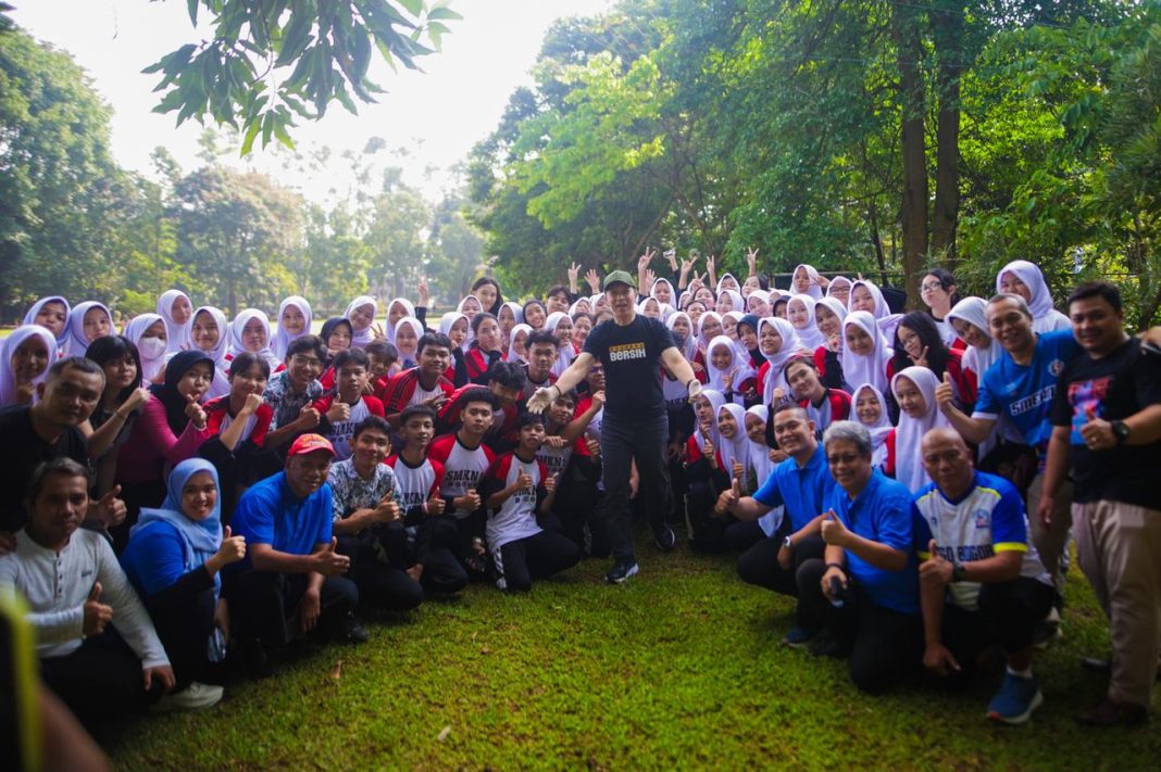 Pelajar Kota Bogor Gaungkan Zero Waste, Dedie A. Rachim Turun Langsung Bersihkan Lingkungan 2026