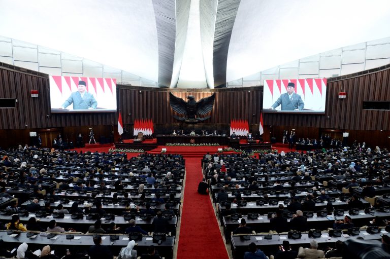 Menhan Sjafrie Hadiri Paripurna DPR, Pemerintah Optimistis RAPBN 2027 Perkuat Kesejahteraan Rakyat 2026